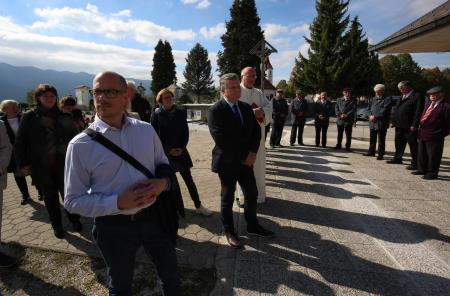 OTVORITEV NOVGA DELA POKOPALIŠČA V CERKNICI 04 FOTO LJUBO VUKELIČ